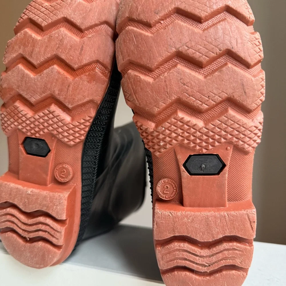 Rubber Rain Boots Made in Canada Kids Size 2 Unisex Waterproof Premium Heavy